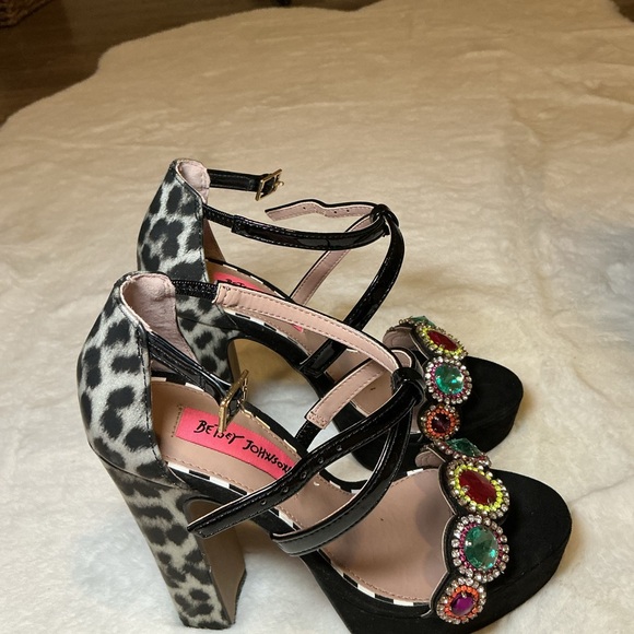 Betsey Johnson Black Embellished Women's Heels - Picture 5 of 6